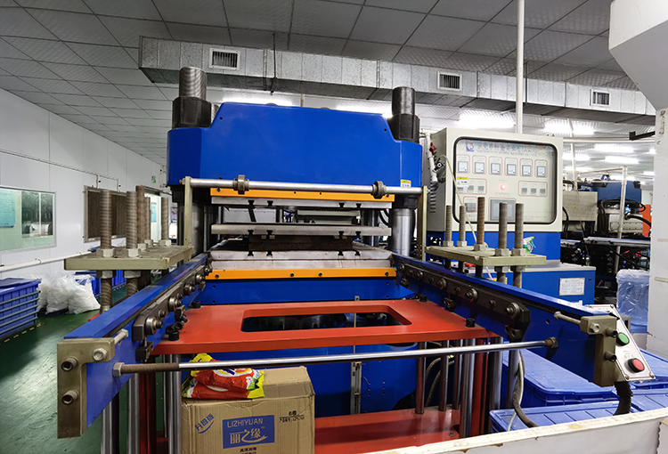 硅膠油壓成型機