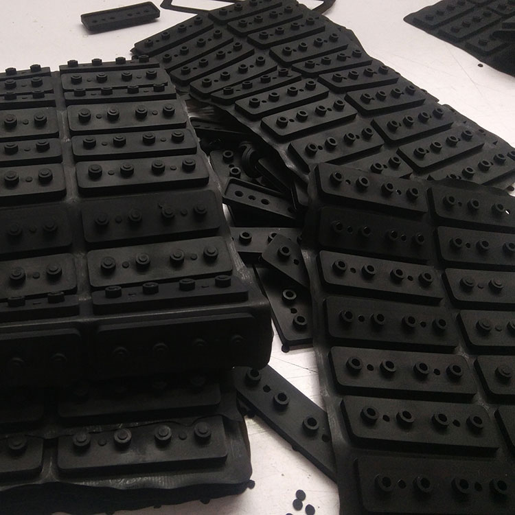 定制硅膠蓋只需要開大模嗎？